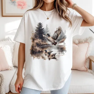 Retro Mallard Duck Fall Pond Scene T-Shirt 90s Waterfowl Duck Forest Nature Outfit Unisex Mallard Flying Duck