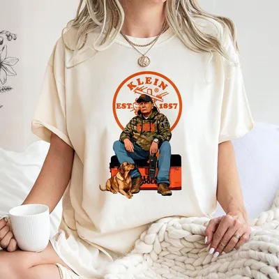 Klein Tools Graphic T-Shirt Camo T-Shirt Tradesman With Dog Work T-Shirt For Skilled Workers Electricians And Tool
