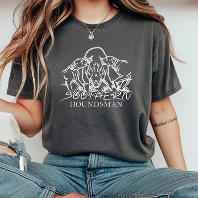 Southern Houndsman Hog Hunting T-Shirt Wild Boar And Catch Dogs Graphic T-Shirt Bold Outdoor Apparel