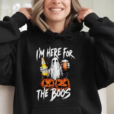 Modelo I’M Here For The Boos Funny Halloween Unisex Hoodie,Boozy Alcohol Spooky Pumpkin Hoodie,Halloween Gifts For Busch Beer Lovers,Hoodie
