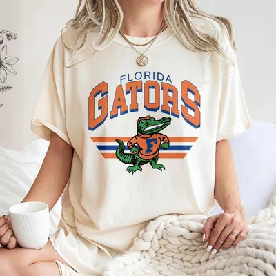 Vintage College Mascot All Football Teams T-Shirt Streetwear Menswear Top Sports Classic T-Shirt Casual Tropical