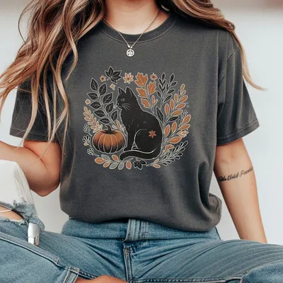 Made In Usa Black Cat Fall Vibes T-Shirt Pumpkin Leaves Spooky And Sweet Graphic T-Shirt Or T-Shirt Trendy Vintage Inspired