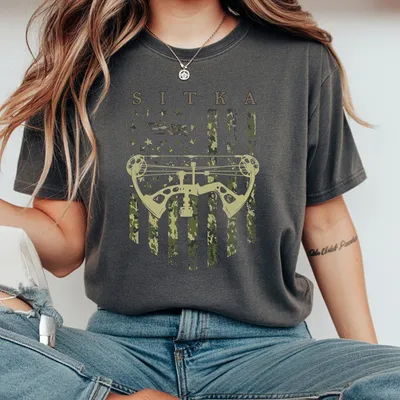 Sitka Outdoor Hunting T-Shirt With Bowhunting Camo Flag Graphic Archery Lifestyle T-Shirt For Men Deer Hunting Gear T-Shirt