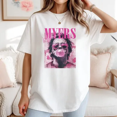 Retro  Myers Heart Pink Bubble T-Shirt Funny Halloween Character T-Shirt Blowing Bubble Graphic T-Shirt Scary Movie Gift Unisex