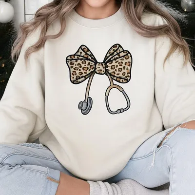 Nurse Leopard Bow Sweatshirt – Cute Coquette Stethoscope Rn Sweatshirt, Retro Nurse Life Top, Appreciation Gift For Healthcare Workers