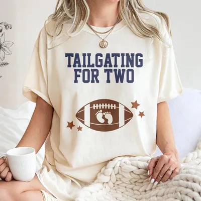Tailgating For Two T-Shirt T-Shirt T-Shirt Cute Football Pregnancy Announcement Gift For Expecting Mom Fall Maternity