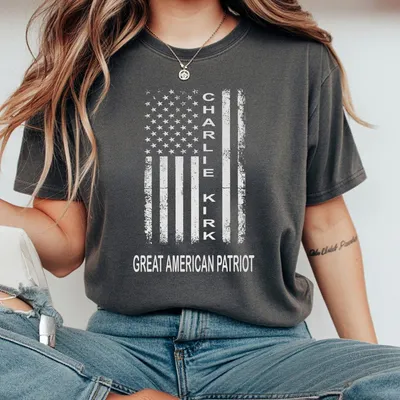 Charlie Kirk Great American Patriot T-Shirt T-Shirt T-Shirt Memorial Tribute T-Shirt With Us Flag Graphic Pray For Charlie
